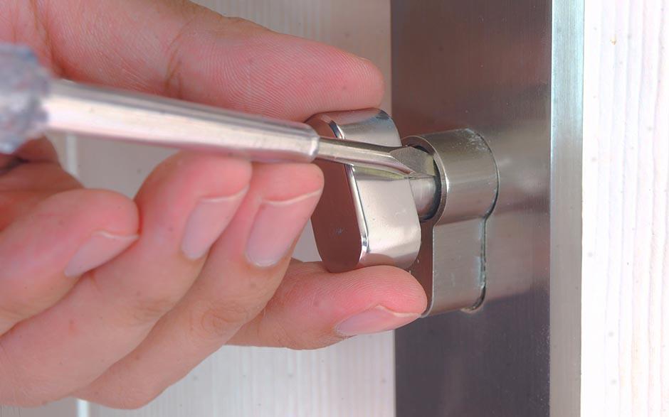 serrurier ouverture de porte service Paris 14